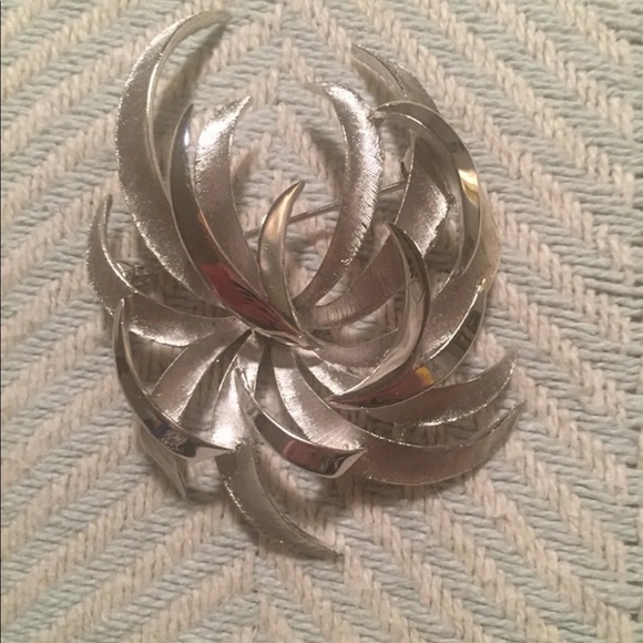 Brooch - Picture 1 of 1